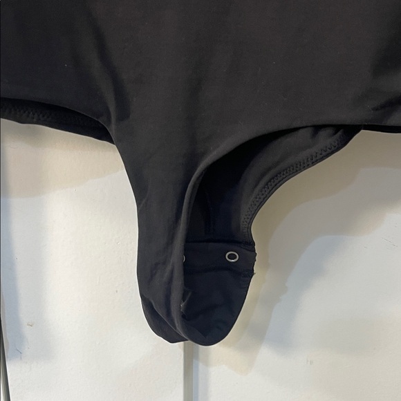 SKIMS Black Deep V-Neck Bodysuit - Picture 7 of 7